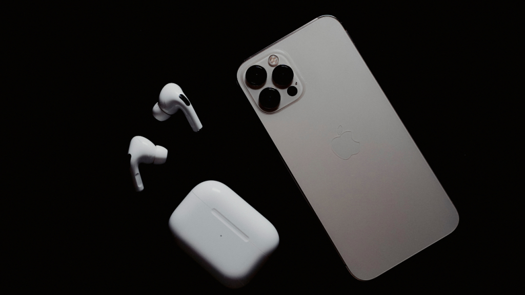 Best iPhones to Buy Right Now (2025 Expert Picks) 2 1024x576 - Best iPhones to Buy Right Now (2025 Expert Picks)